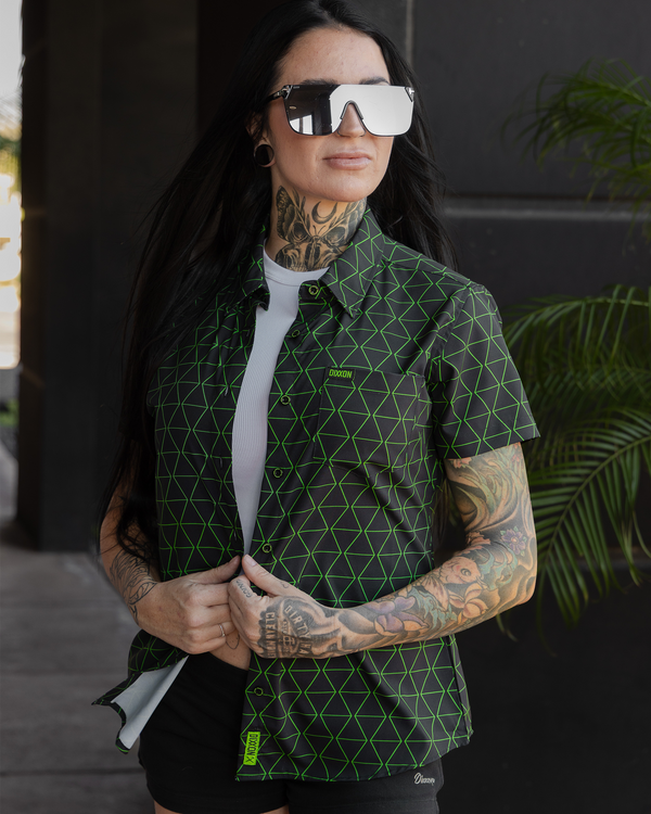 ENIGMA BLACK & GREEN PARTY SHIRT SHORT SLEEVE BUTTON UP - WOMENS