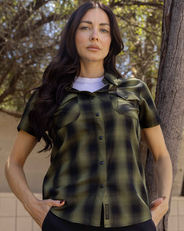 LONE WOLF HERITAGE BAMBOO SHORT SLEEVE BUTTON UP - WOMENS