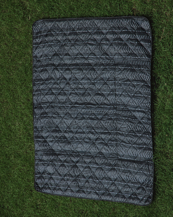 BLACK/WHITE BOHO ADVENTURE BLANKET